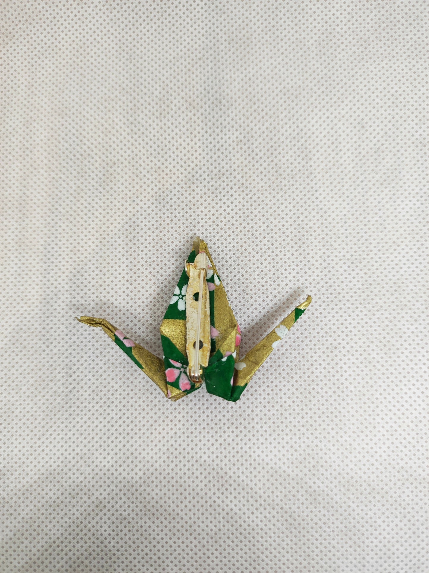 Broche grue origami verte