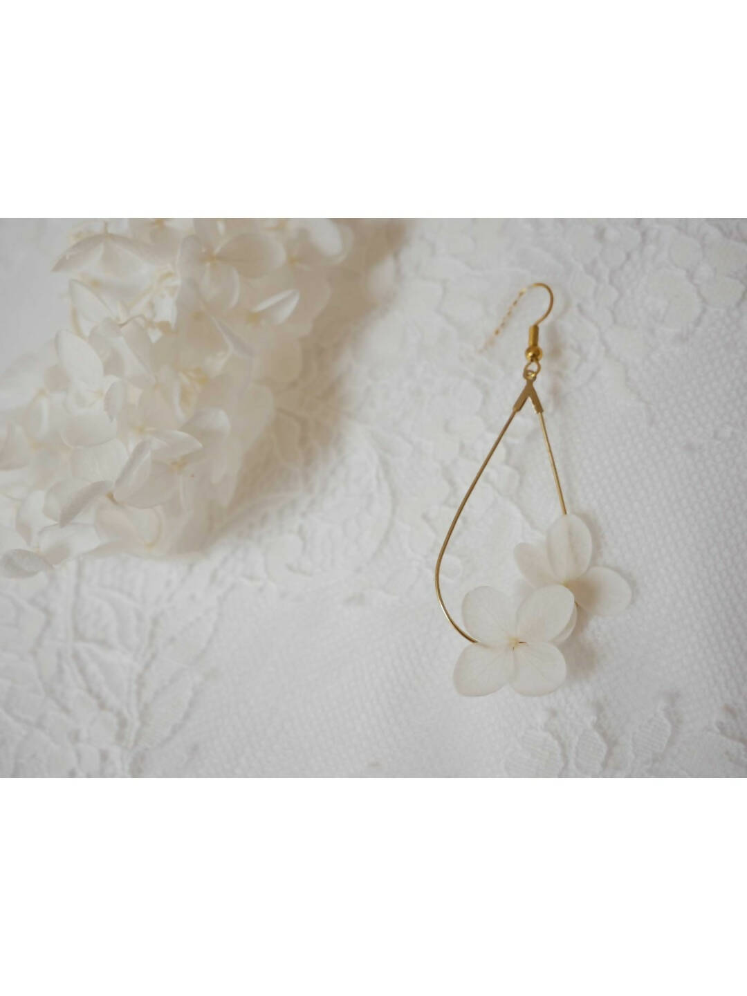 Boucles d'oreilles Goutte duo d'Hortensia blanc