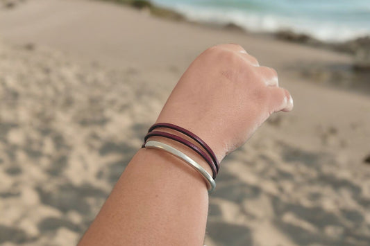 Bracelet en cuir bordeau