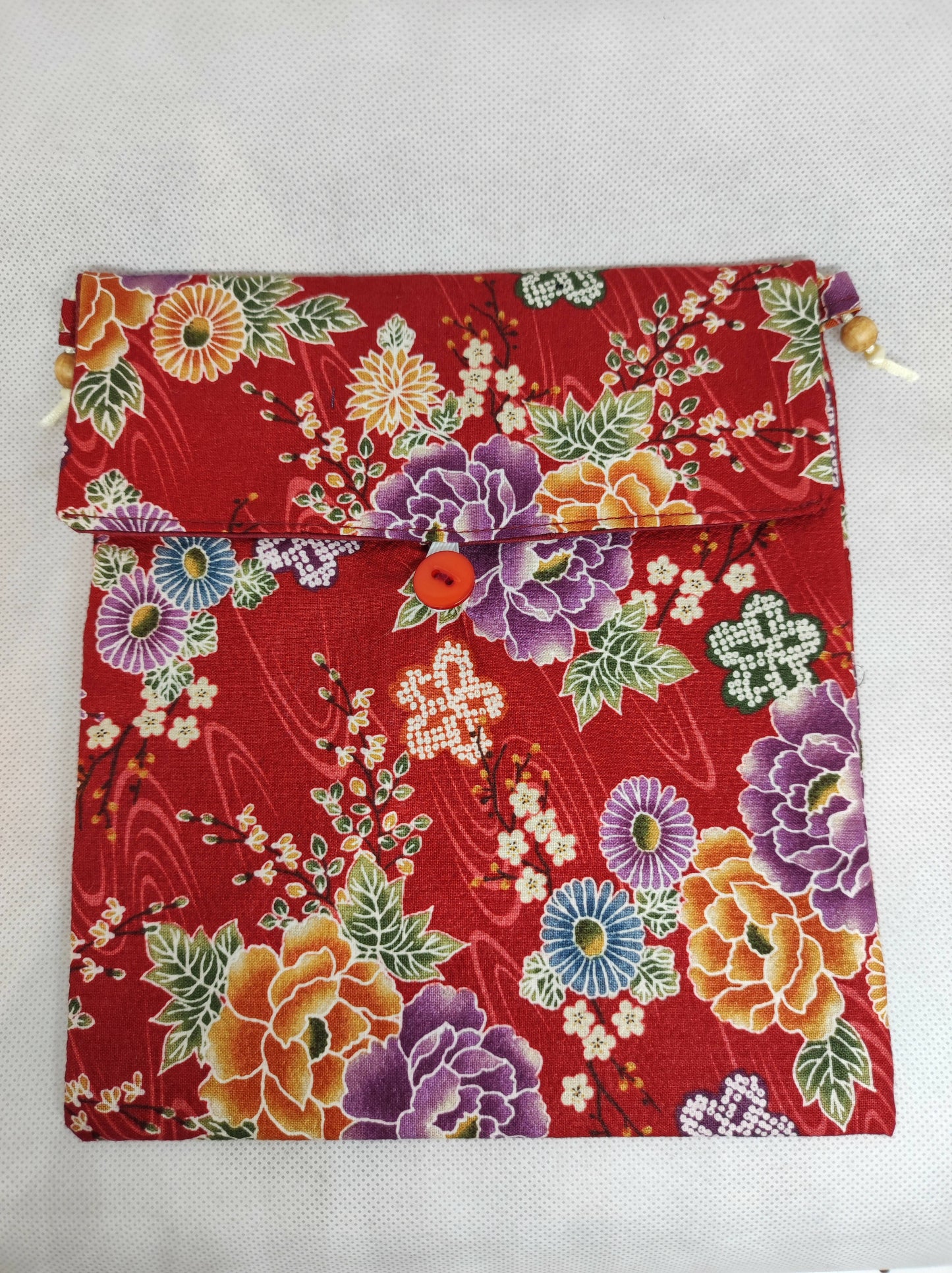 Pochette fleurie rouge