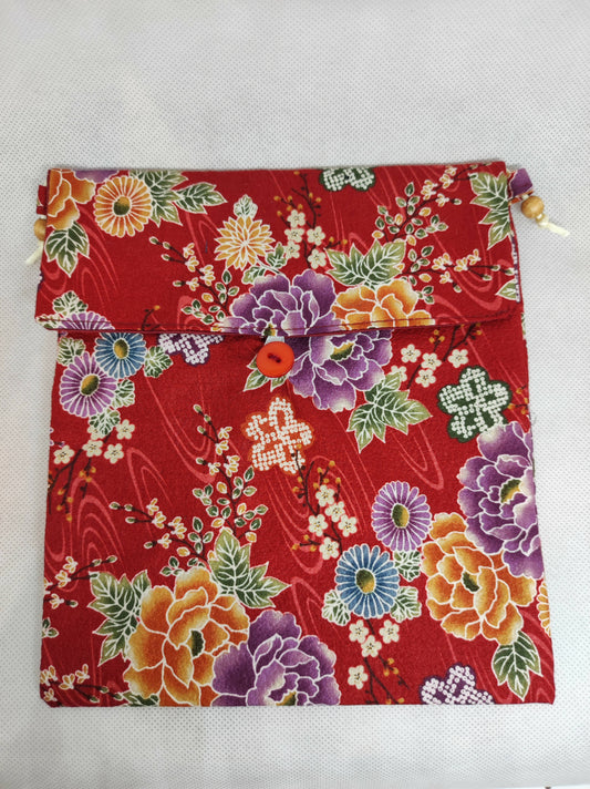 Pochette fleurie rouge