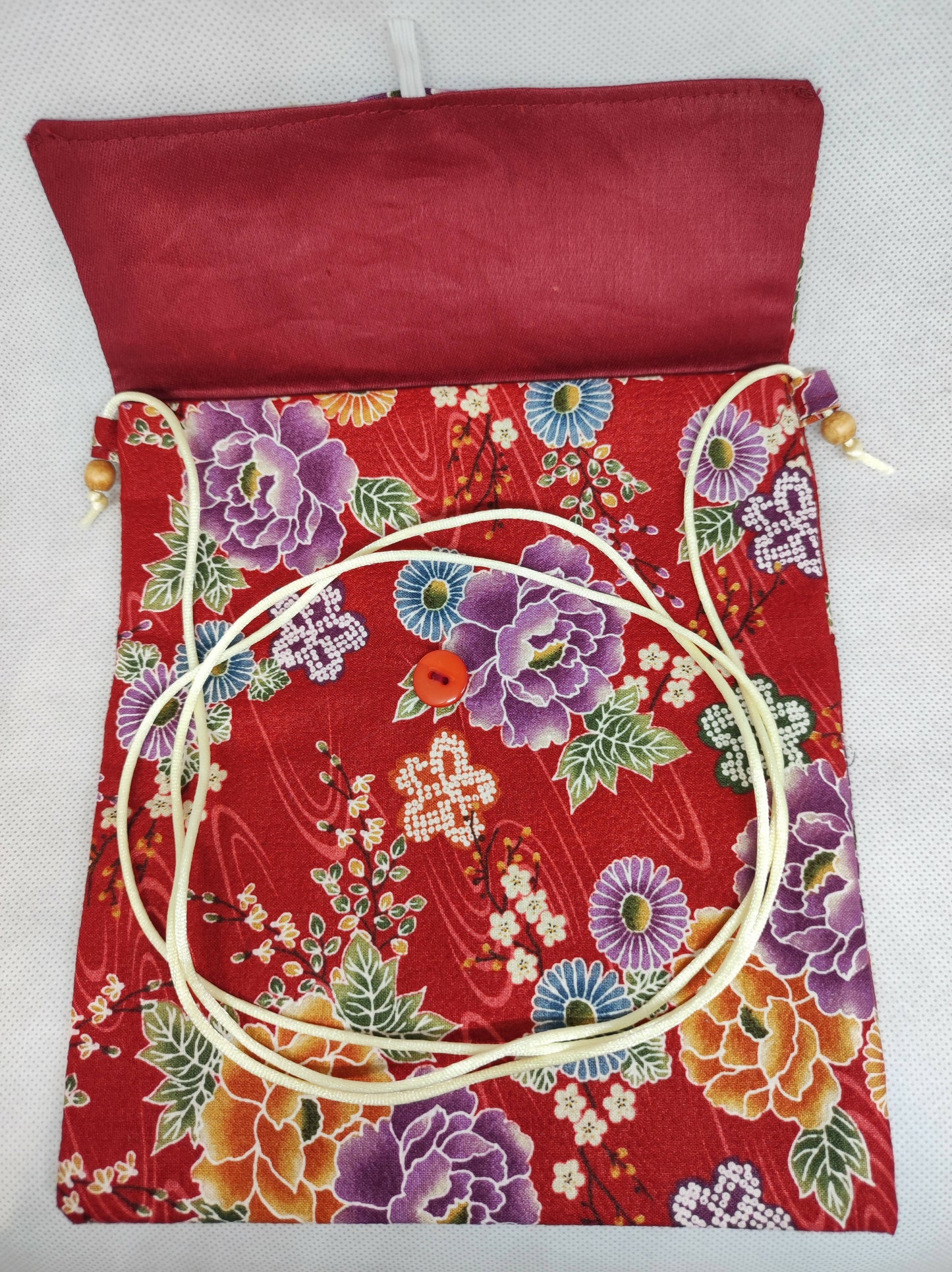 Pochette fleurie rouge