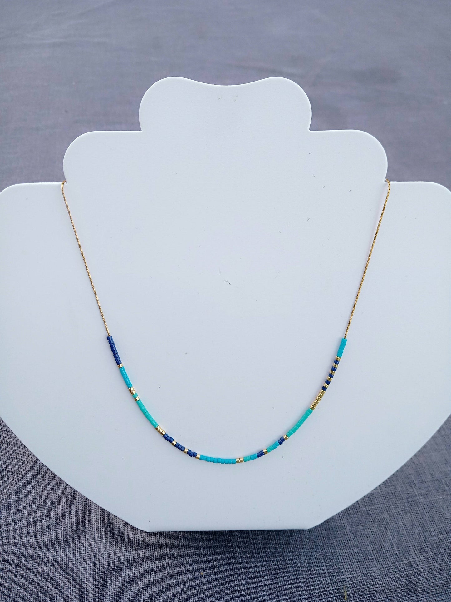 Collier de perles Miyuki trois bleus.