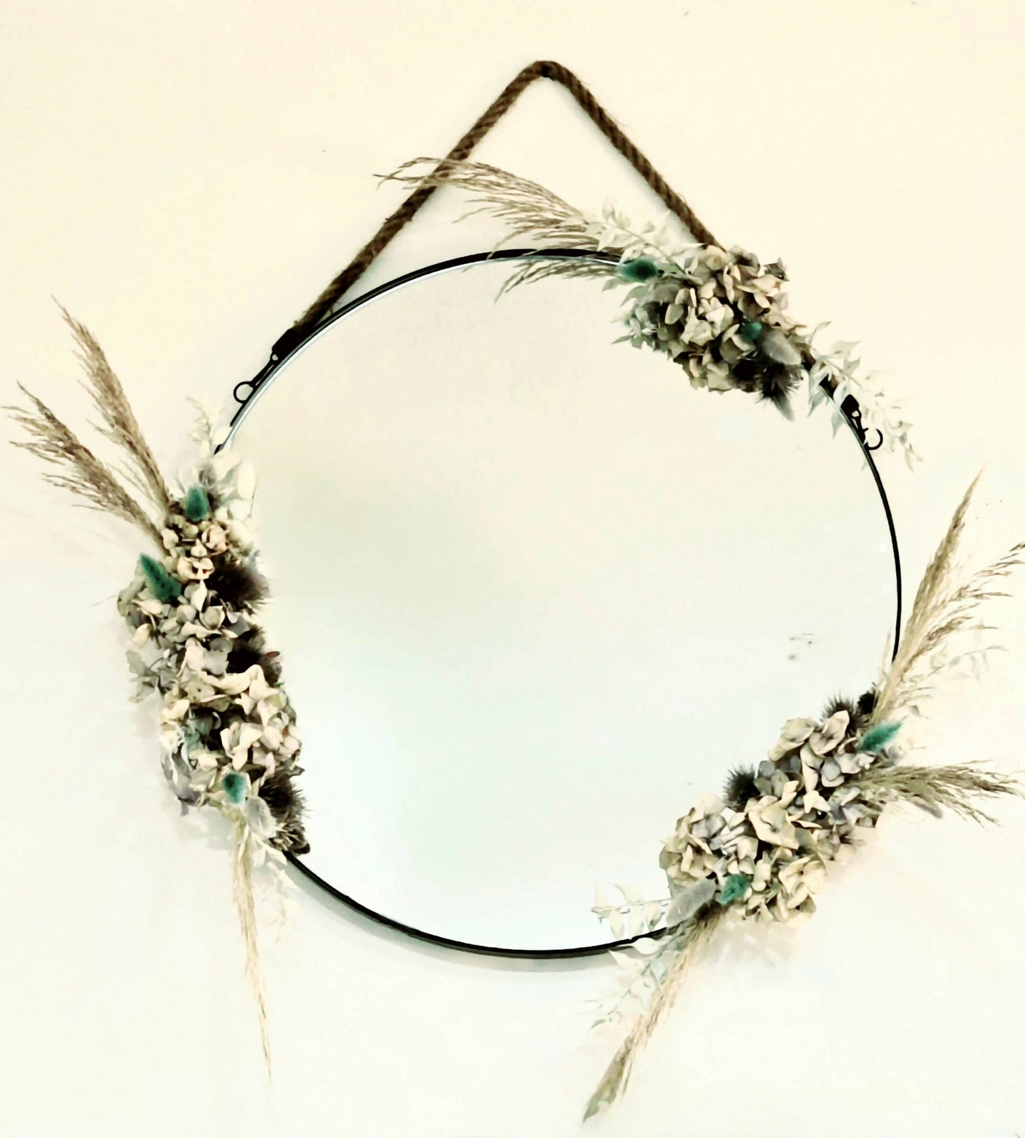 Miroir avec fleurs séchées