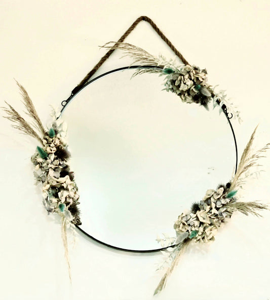Miroir avec fleurs séchées