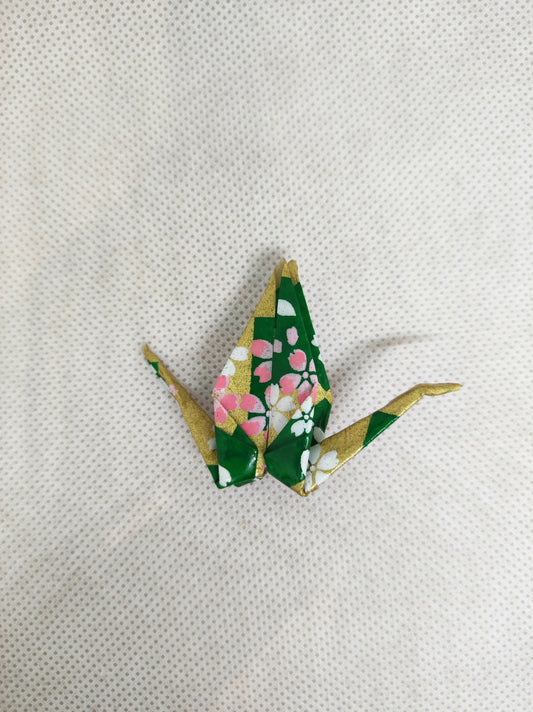 Broche grue origami verte