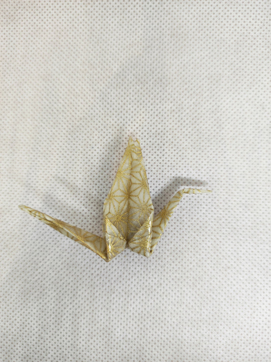 Broche grue origami dorée